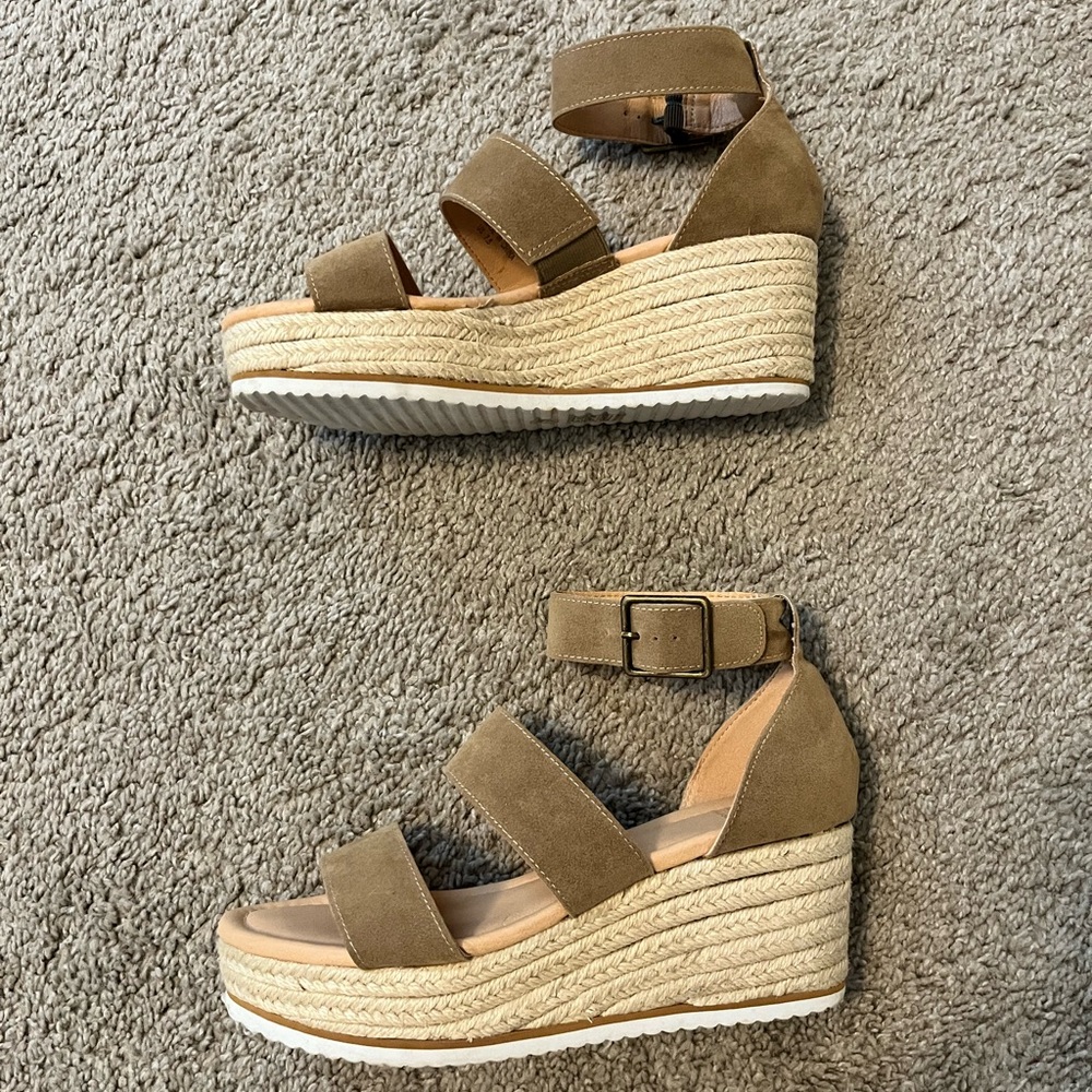 Oasis Society Khaki Brown Wedges with Jute Platform